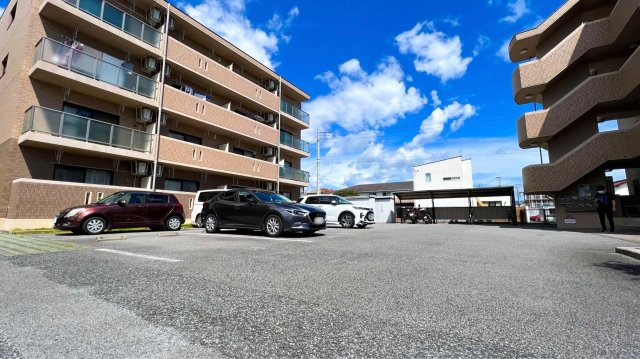 フィールドコート　フォリアの駐車場