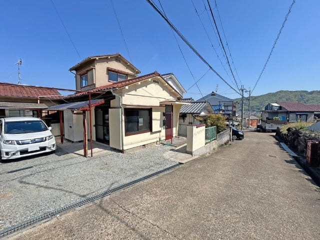 生駒郡平群町西宮１丁目の一戸建てのエントランス