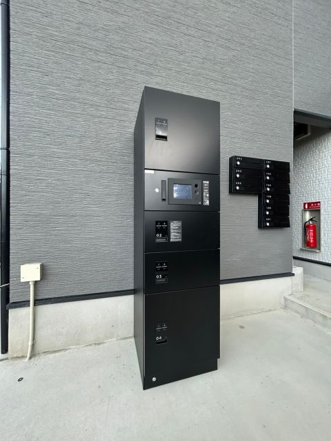 福岡市城南区西片江２丁目のアパートのエントランス