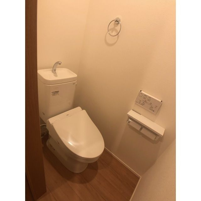 Kolet柏逆井#03のトイレ|落ち着いた色調のトイレです