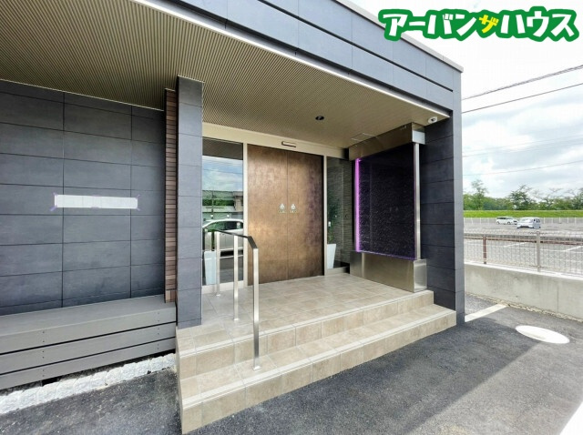 N・O桜と道のエントランス