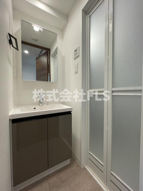 新宿区西落合２丁目の賃貸マンションの洗面所