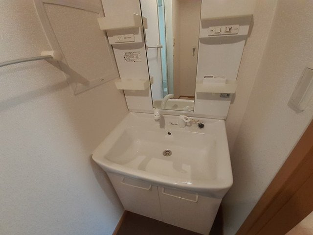 メゾン愛の洗面所|脱衣スペースもあります