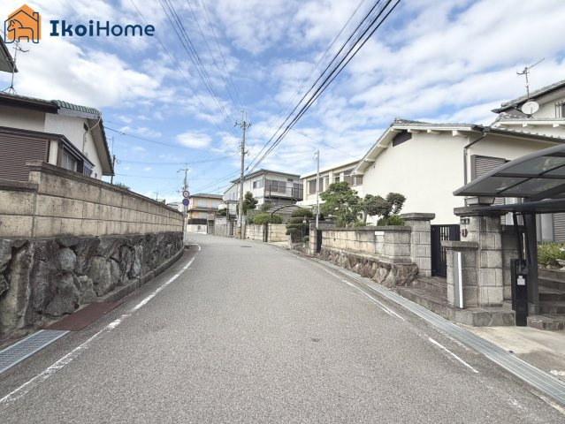 明石市大久保町高丘2丁目　土地の前面道路含む現地写真|●年中無休：当日予約可●前面道路は幅員約5.2ｍ、交通量少なめで安心の住環境です！