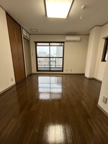 根岸ビルの寝室