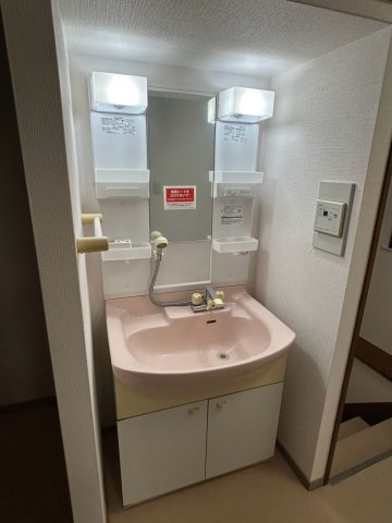 根岸ビルの洗面所