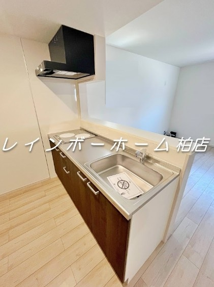 松戸駅徒歩10分！WIC＆ネット無料の充実1LDK♪のキッチン|同施工。参考写真。