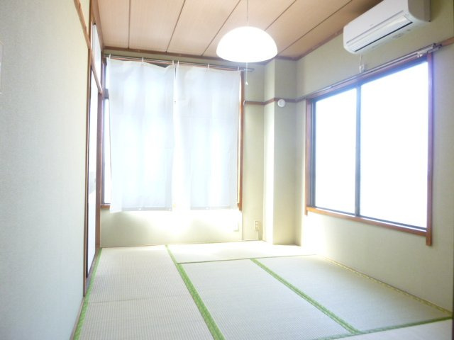 明宏ビルの寝室