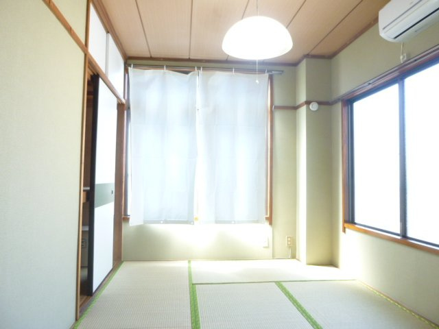 明宏ビルの寝室