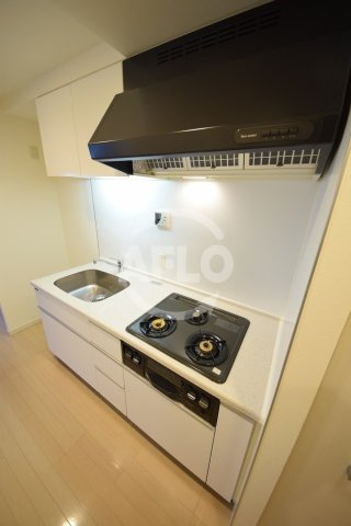 クロスレジデンス大阪新町　堀江小学校区のキッチン|ベルファース大阪新町　3口ガスシステムキッチン（グリル付き）