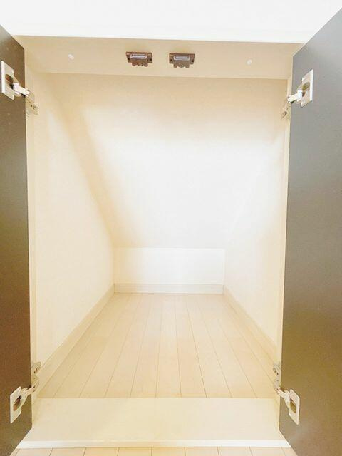 富士市中丸の中古一戸建|【１階階段下収納】