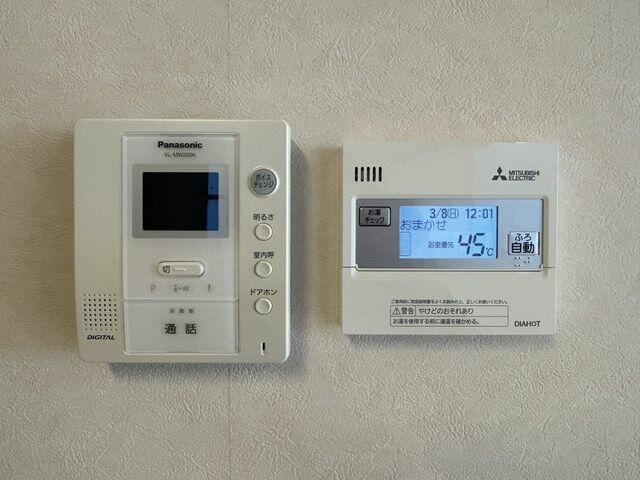 富士市中丸の中古一戸建|【給湯リモコン・インターホン】