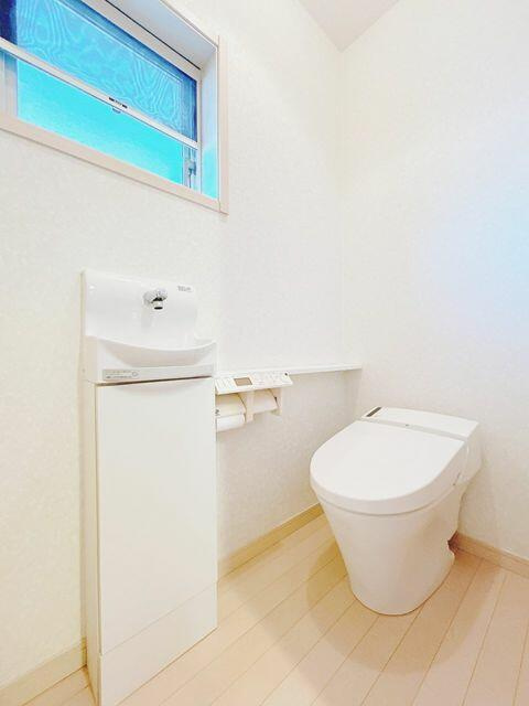富士市中丸の中古一戸建|【２階トイレ】