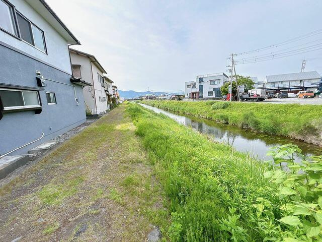 富士市宮島の中古一戸建|裏には小川が流れています