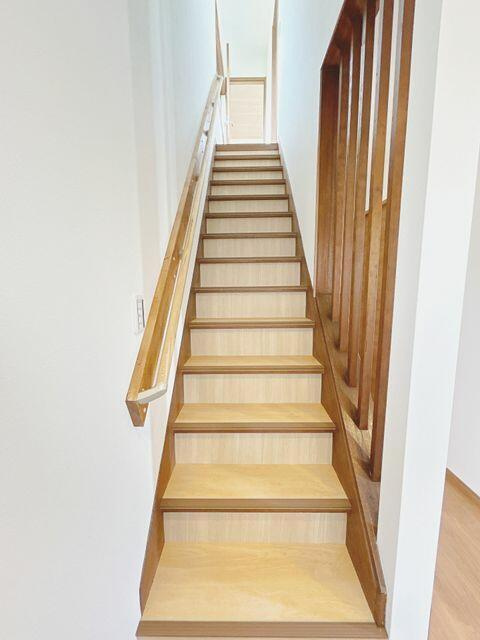 富士市宮島の中古一戸建|階段