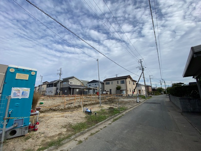 秋田市外旭川第8の前面道路含む現地写真