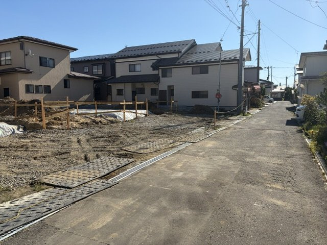 由利本荘市一番堰第4の前面道路含む現地写真