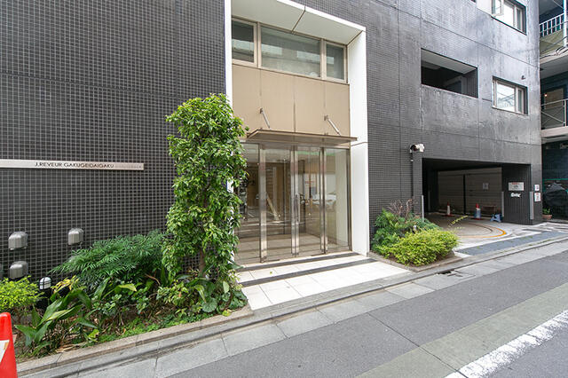Ｊ．リヴェール学芸大学のエントランス