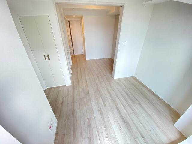 ＯＮＥ　ＲＯＯＦ　ＲＥＳＩＤＥＮＣＥ　ＮＩＳＨＩＮＩＰＰＯＲＩ(ワンルーフレジデンスニシニッポリ)の居間・リビング