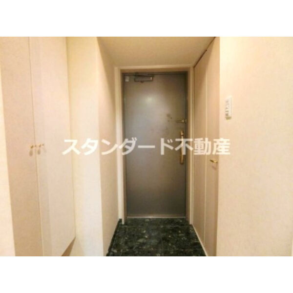 ジュネーゼグラン心斎橋東の玄関