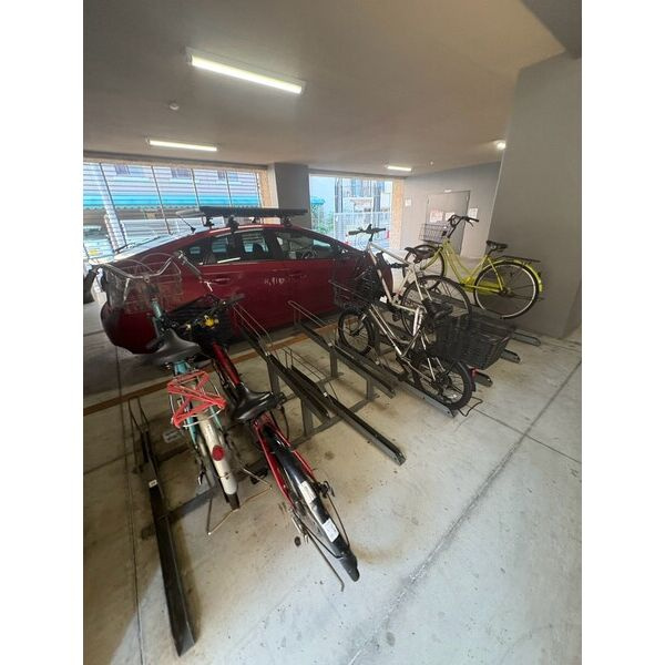 ドゥーエ本庄の駐車場