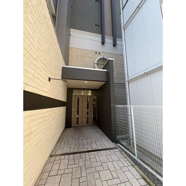 ドゥーエ本庄のエントランス
