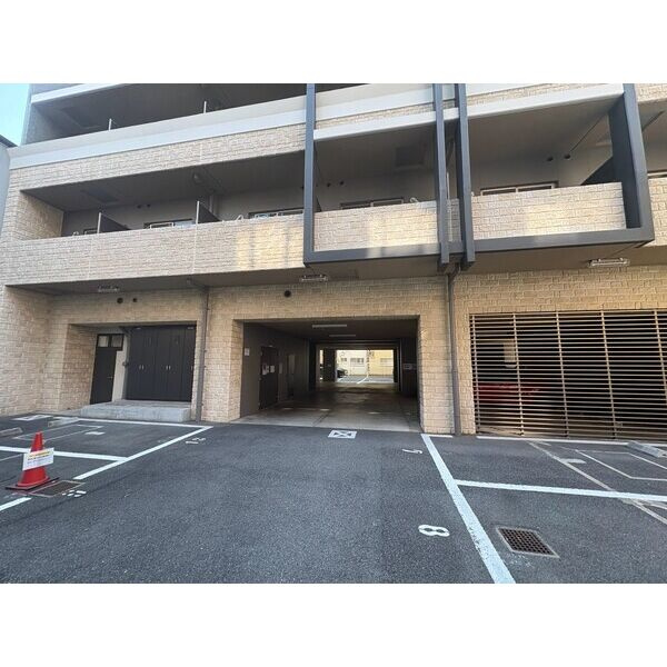 ドゥーエ本庄の駐車場