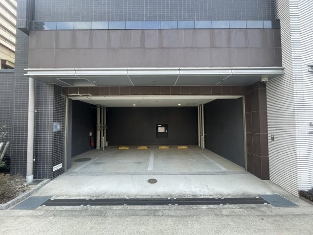 レジュールアッシュ梅田北の駐車場
