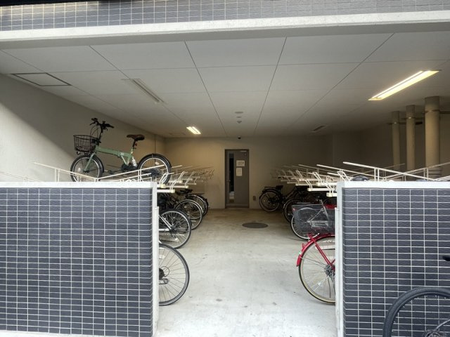 レジュールアッシュ梅田北の駐車場