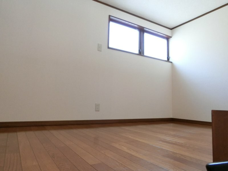 川崎市多摩区菅５丁目のアパートの居間・リビング