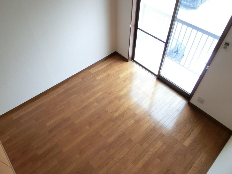川崎市多摩区菅５丁目のアパートの居間・リビング