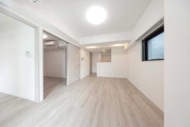 Ｓ－ＲＥＳＩＤＥＮＣＥ亀戸ｂａｌｍ(エスレジデンスカメイドバーム)の居間・リビング