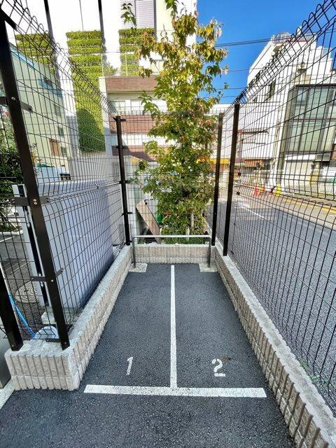 レジディア千駄木(レジディアセンダギ)の駐車場