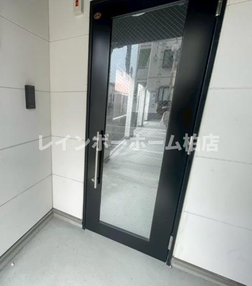 松戸駅徒歩10分！WIC＆ネット無料の充実1LDK♪のエントランス|同施工。参考写真。