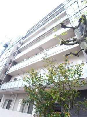 リブリ・T East