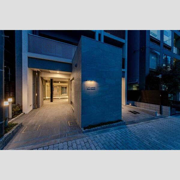 アーバネックス南新町のエントランス
