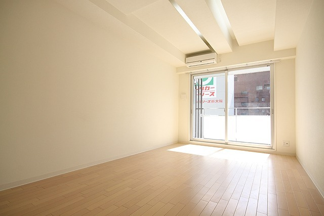 オリエンタル靱本町の居間・リビング