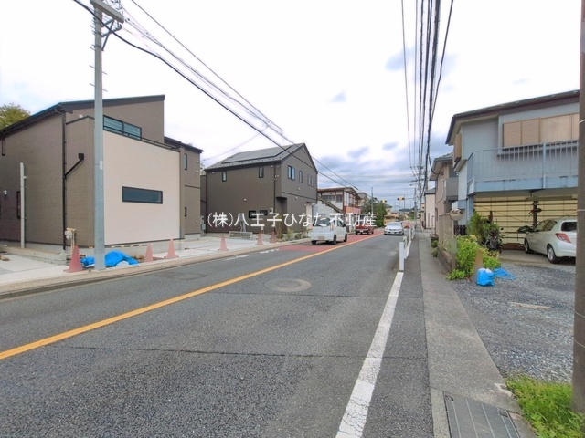 『八王子市新築戸建て』八王子市四谷町736-1【仲介手数料無料】　２期の前面道路含む現地写真|～仲介手数料無料☆八王子ひなた不動産～八王子市四谷町　新築戸建て