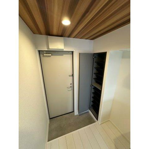 藤沢市鵠沼海岸７丁目のアパートの玄関