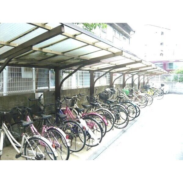 ワイズフィールドの駐車場