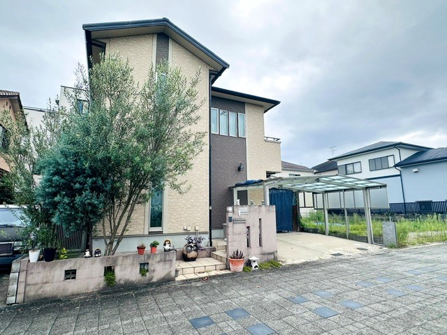 木津川市梅美台2丁目　　中古戸建の外観|落ち着いた街並みの中で安心感のある暮らしを叶えます。