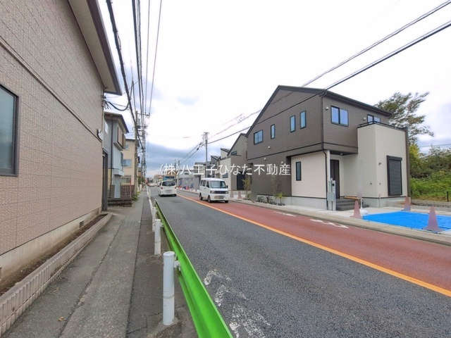 『八王子市新築戸建て』八王子市四谷町736-1【仲介手数料無料】　２期の前面道路含む現地写真|～仲介手数料無料☆八王子ひなた不動産～八王子市四谷町　新築戸建て
