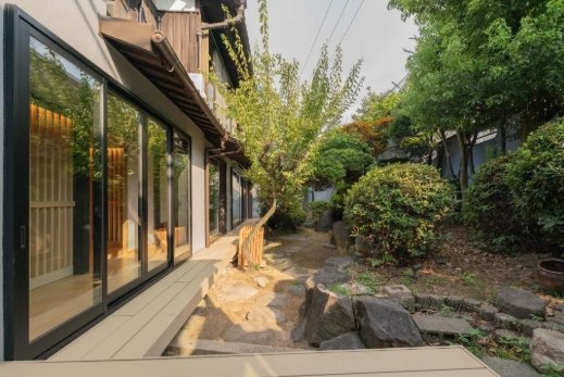 晴明通店舗の庭