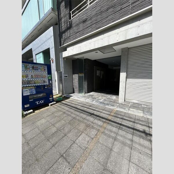 BRAVI上本町の駐車場