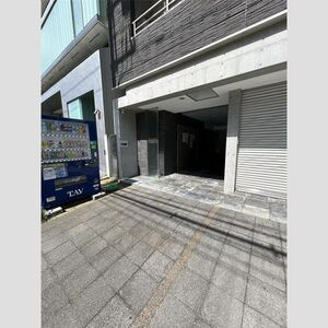 BRAVI上本町の駐車場