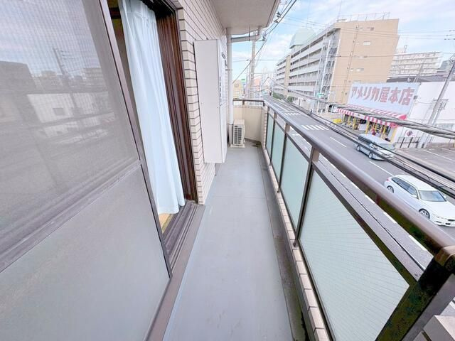 新潮通り一番館のバルコニー