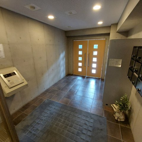 ザ・テレス下馬のエントランス|落ち着いたエントランスです