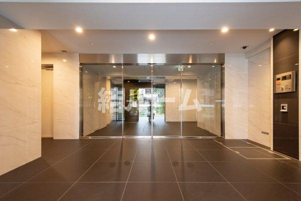 練馬区向山２丁目の賃貸マンションのエントランス