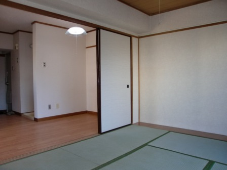 大塚ビルの和室