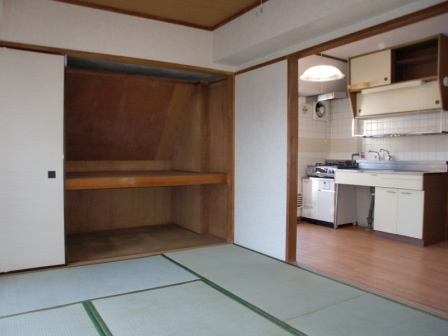 大塚ビルの和室